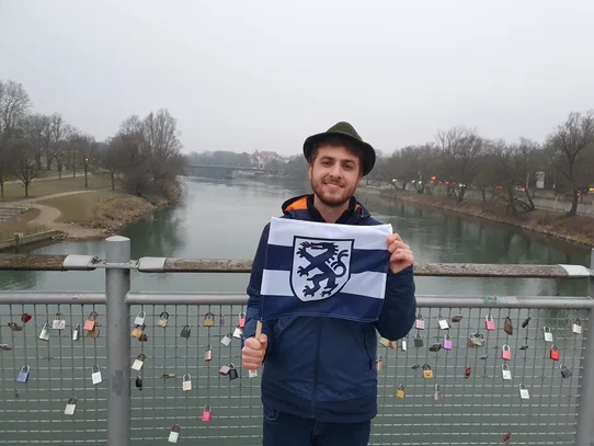 Photo of Luiz Eduardo Prince Goehr on the footbridge over the Donau River