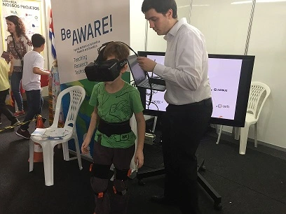 Das Bild zeigt Demonstration der CARISSMA VR-Brille auf der SEPEX week